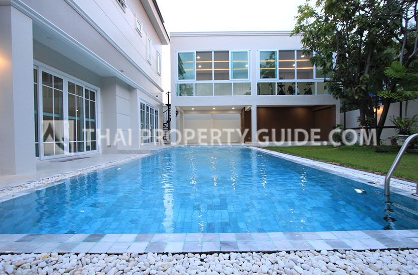 House with Private Pool in Sukhumvit 